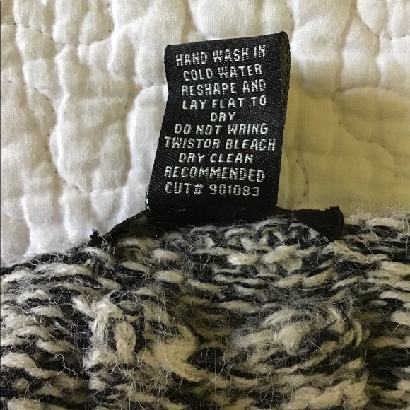 BCBG MAXAZRIA sweater - Picture 4 of 5